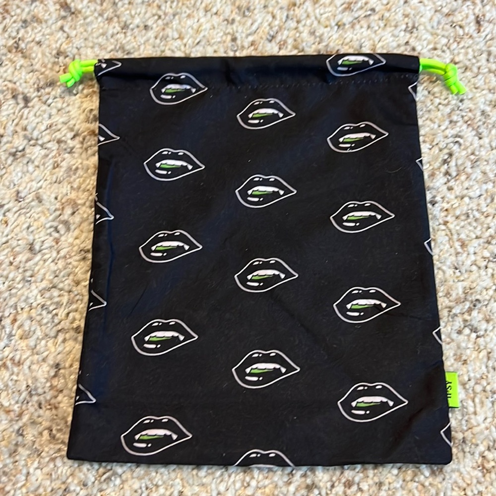 🟥 $1 if bundled - ipsy cinch bag - NEW